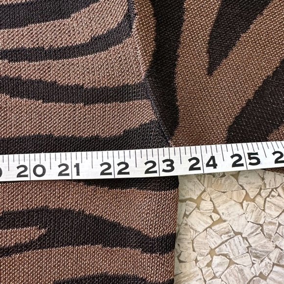 Stunning Zebra striped ZARA set copper Lurex sparkle runs through the pant & top - Picture 6 of 10